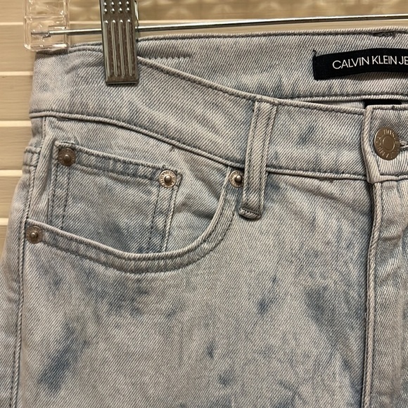 22. Calvin Klein High Rise Straight Jeans in Tie-Dye Effect Acid Wash - Picture 6 of 16